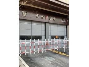 黃島漫亭小區(qū)地下車(chē)庫(kù)堆積門(mén)